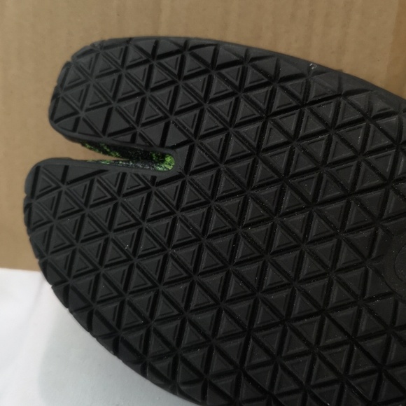 New in Box Marugo HiToe Split-toed Footwear Size 29cm Made in Japan Zebra Yellow - Picture 6 of 7